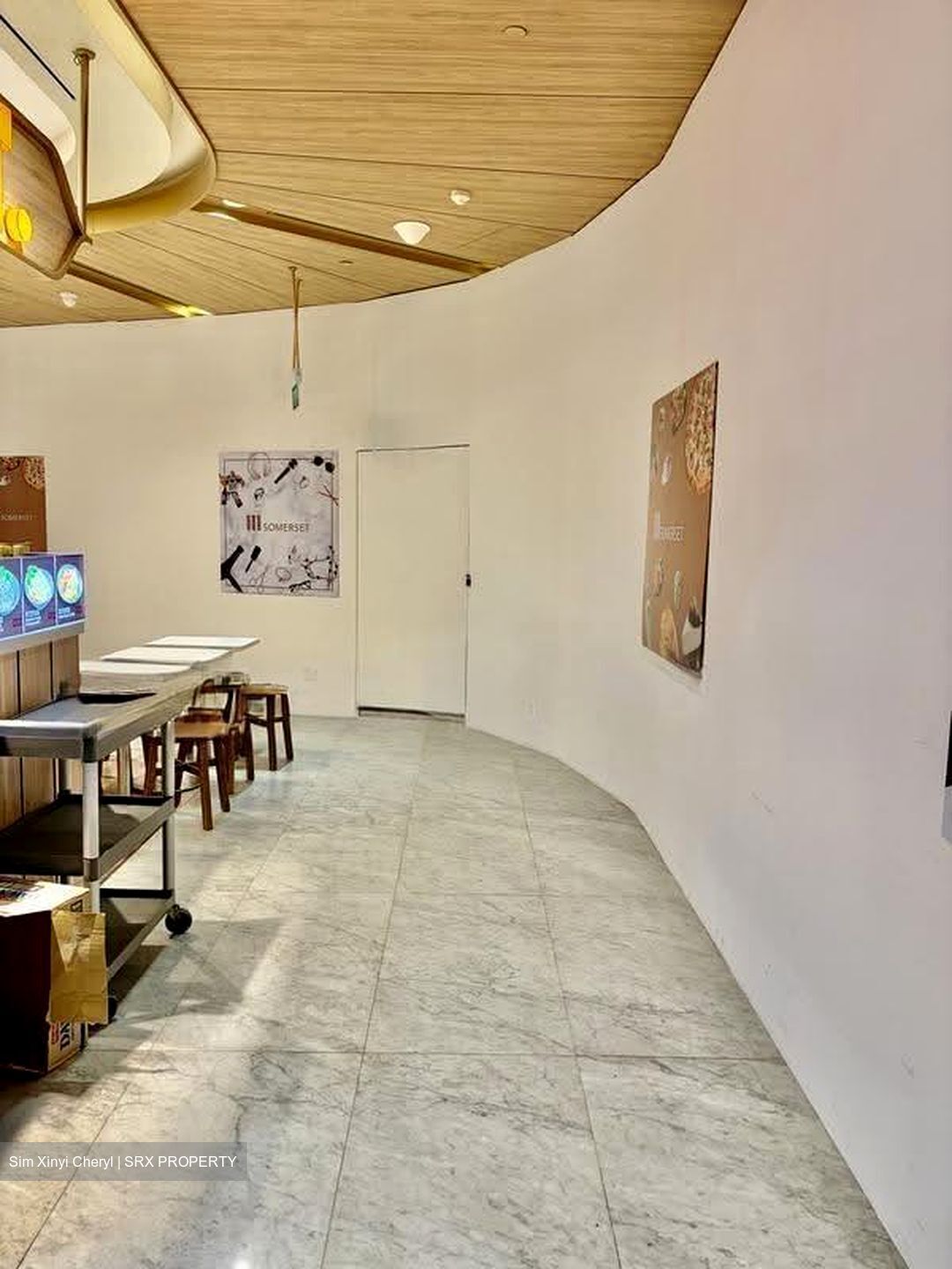 111 Somerset (D9), Retail #633704381